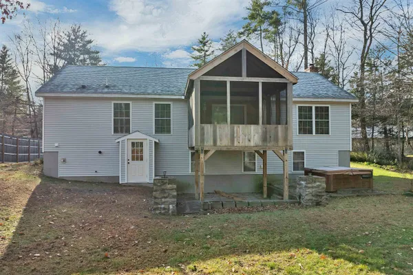 $535,000 | 7 Cashell Lane, Webster, NH 03303