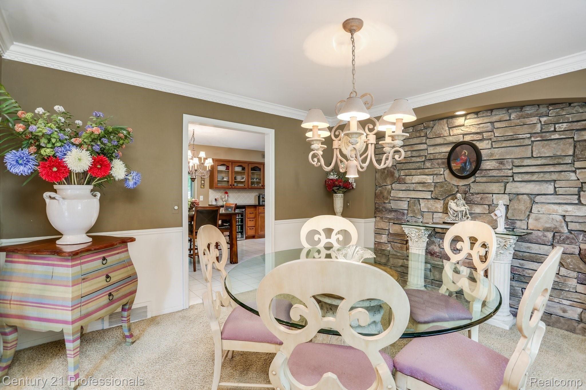 1793 North Kilburn Road Rochester, MI 48306 - Photo 7 of 25 Lovely Dining Room