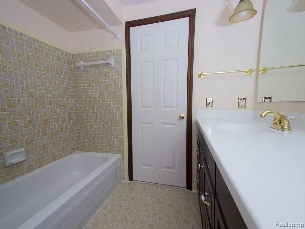 640 Rolling Green Circle North Rochester Hills, MI 48309 - Photo 16 of 26