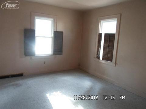240 Cherokee Road Pontiac, MI 48341 - Photo 8 of 13 20131856-7.JPG