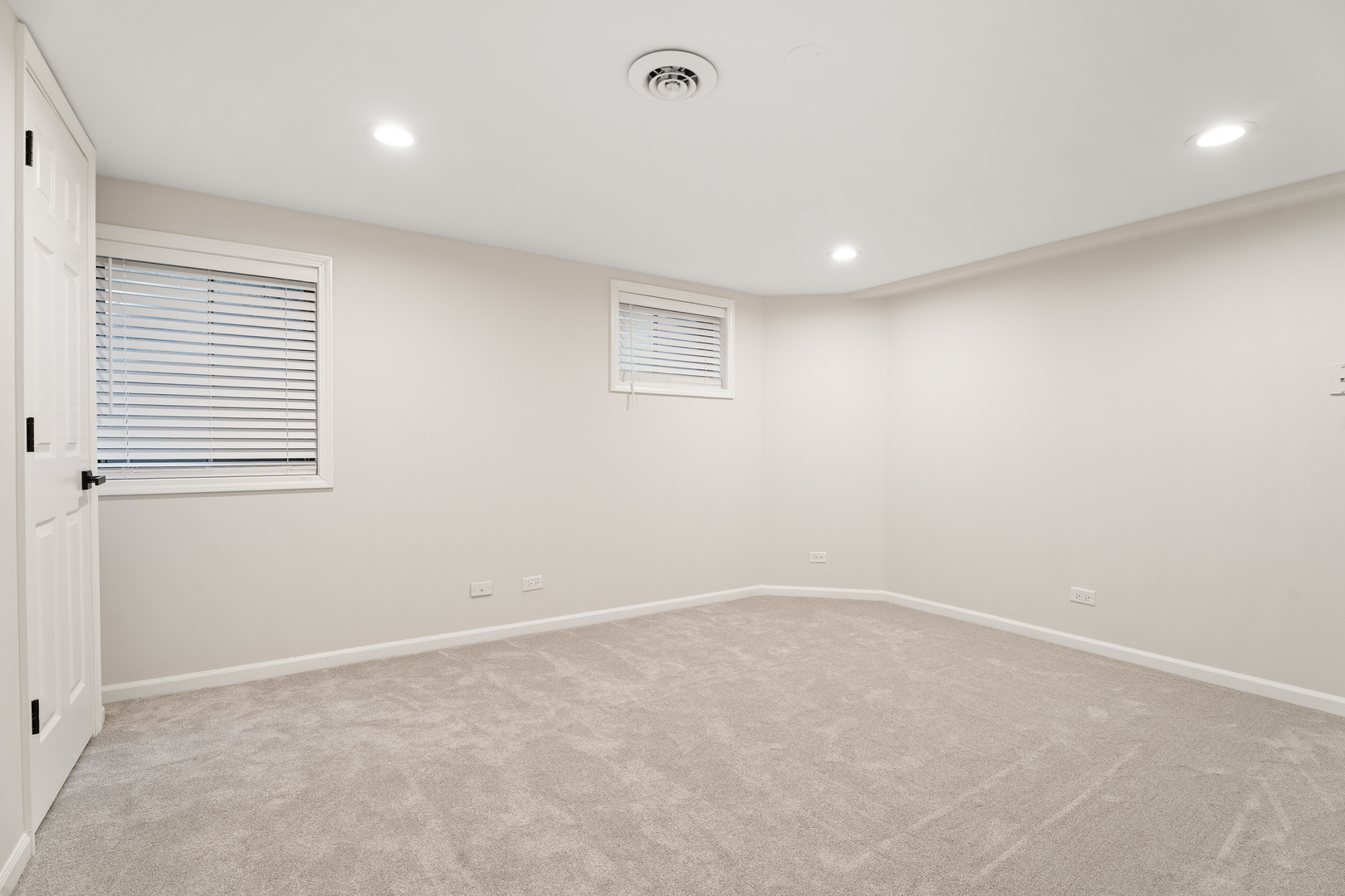 2817 Modaff Road Naperville, IL 60565 - Photo 31 of 43 an empty room with a window