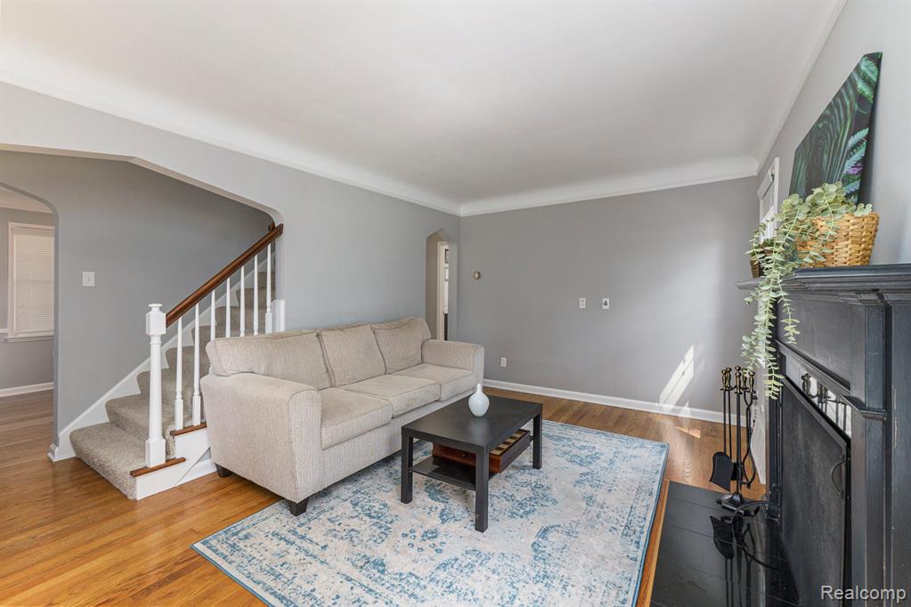 1642 Hampton Road Grosse Pointe Woods, MI 48236 - Photo 4 of 28