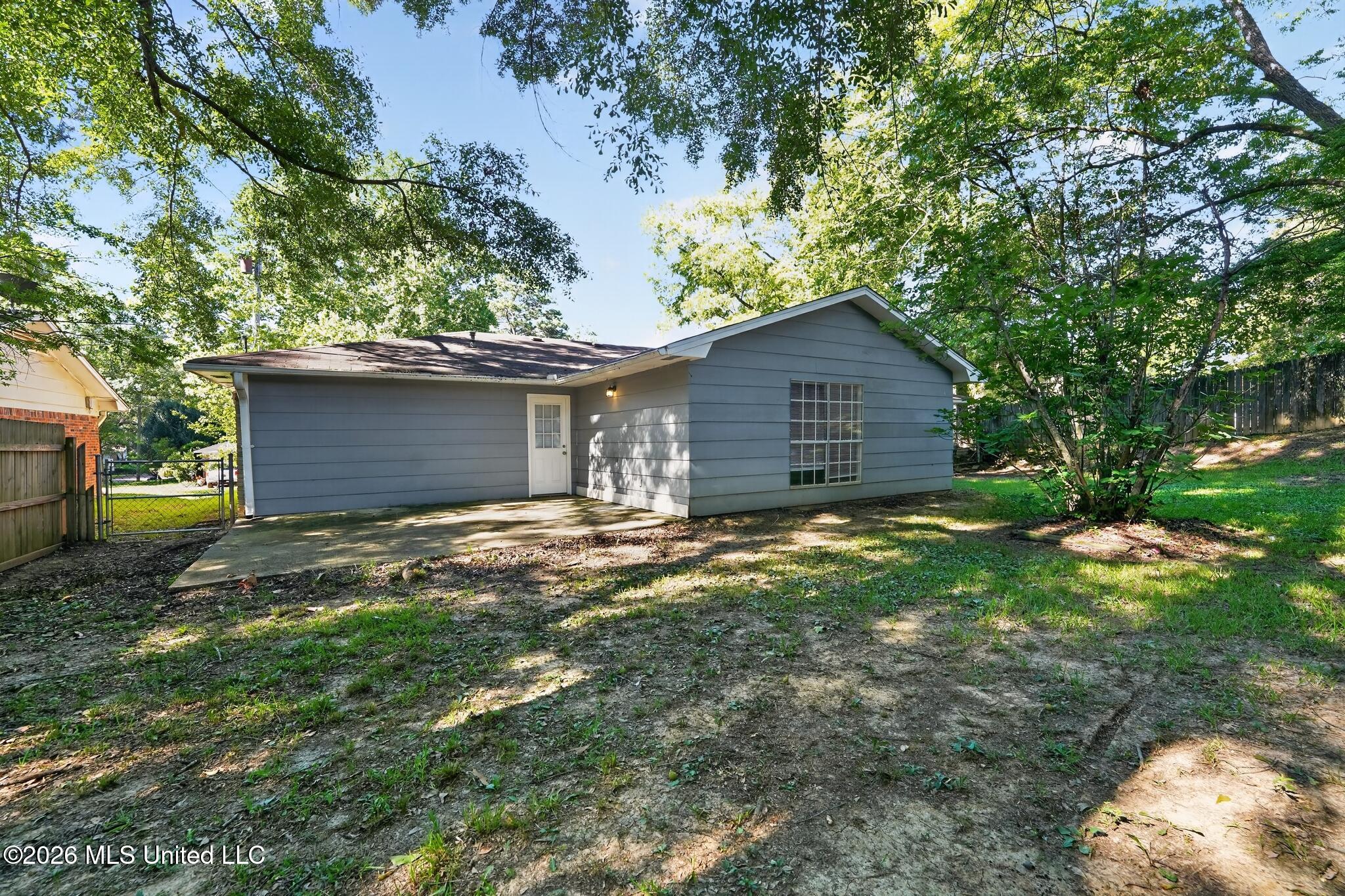 405 Crestview Drive Clinton, MS 39056 - Photo 19 of 20 03_405_Crestview_Dr-Exterior-8133