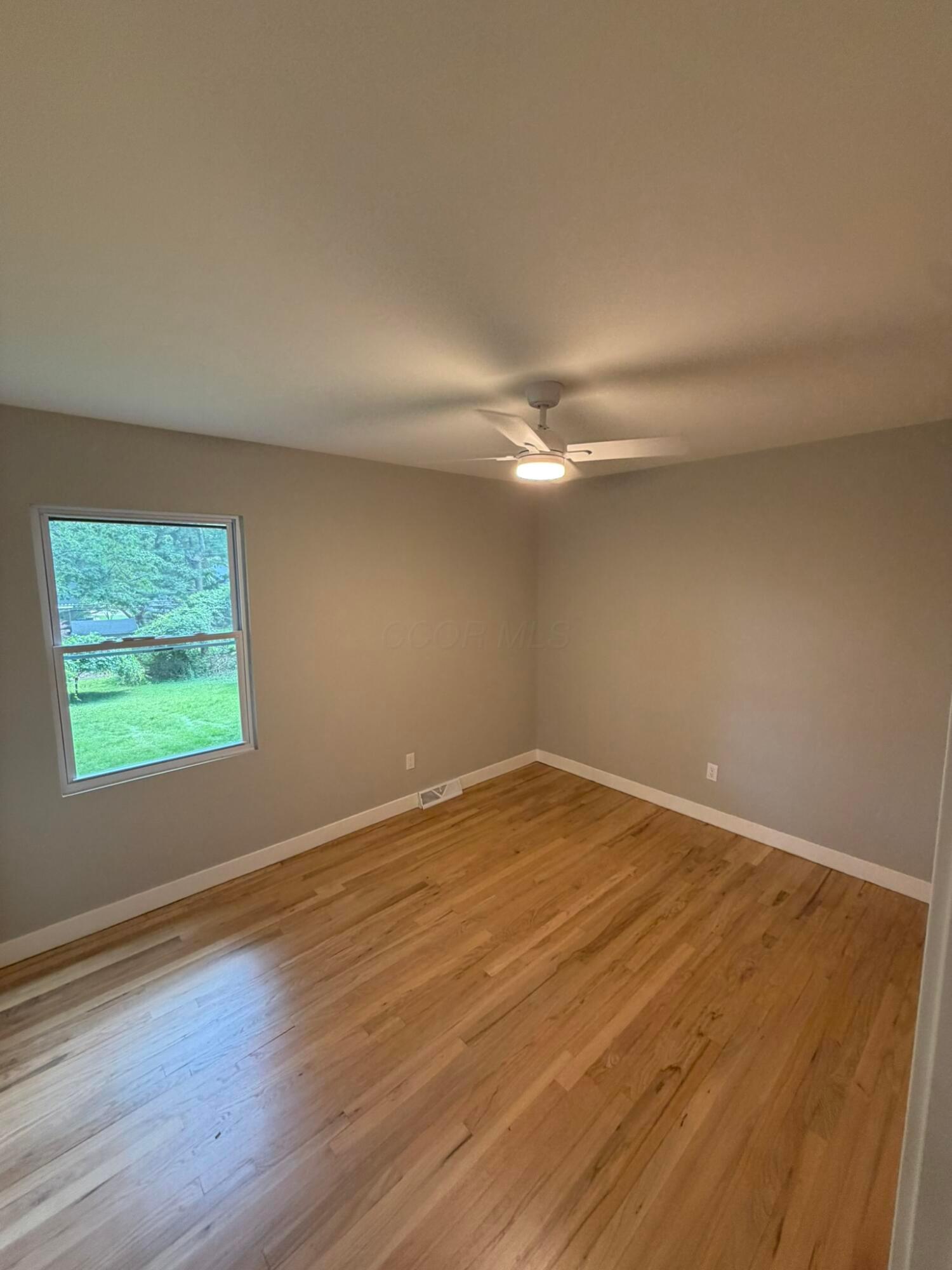 957 Old Farm Road Columbus, OH 43213 - Photo 34 of 35 Bedroom 4