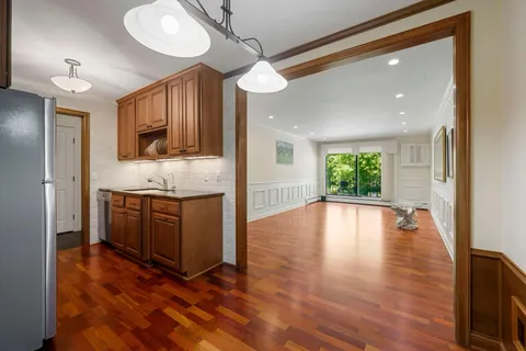 $330,000 | 205 Barry Avenue South, Unit 117, Wayzata, MN 55391