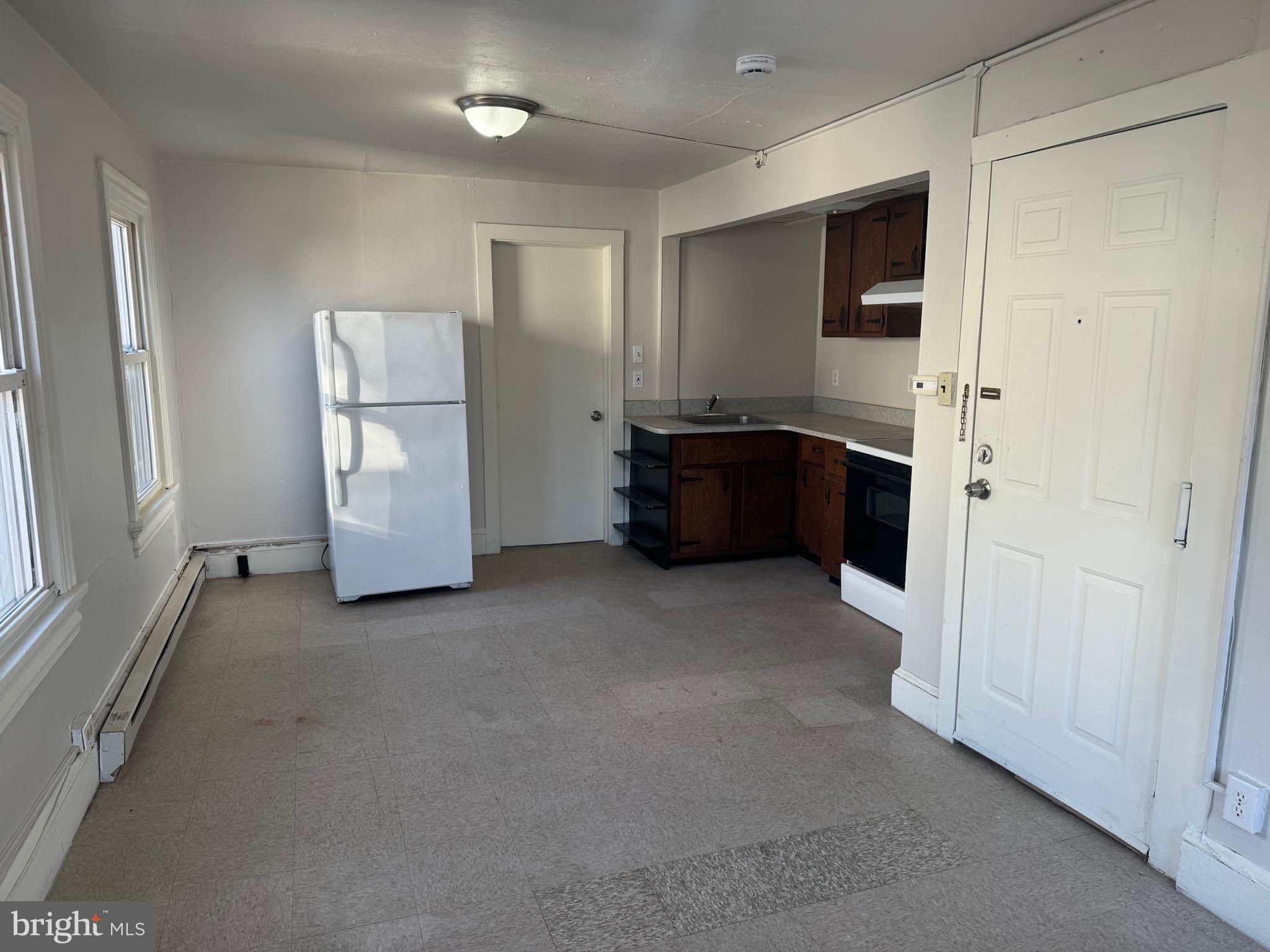 85 Oak Street, Unit C Bridgeton, NJ 08302 - Photo 3 of 8 kitchen