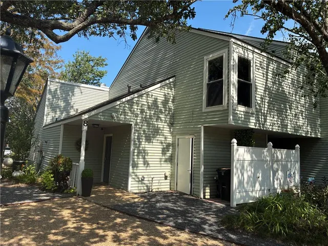 $219,500 | 8 Jacqueline Court, Unit 8, Mandeville, LA 70471