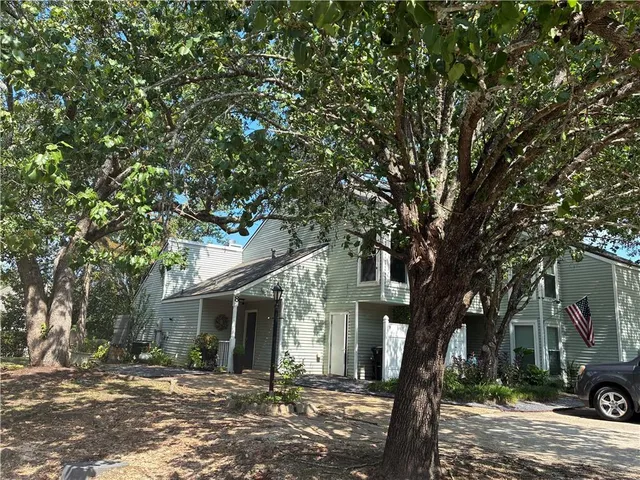 $219,500 | 8 Jacqueline Court, Unit 8, Mandeville, LA 70471