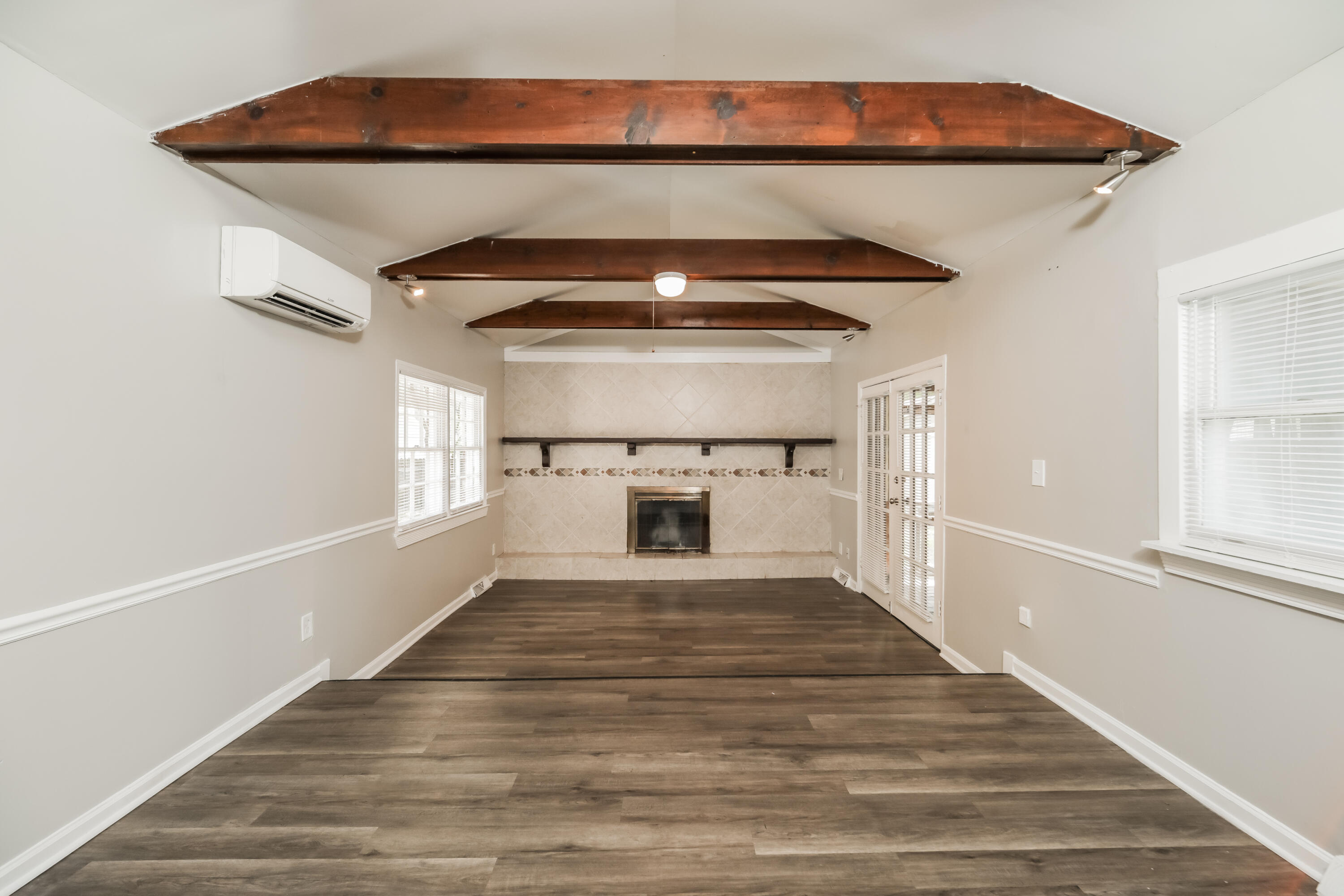 510 Golf Road Summerville, SC 29483 - Photo 6 of 15 005-photo-family-room-14669555