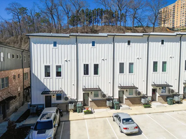 $384,900 | 899 Cherokee Blvd., Unit 121, Chattanooga, TN 37405