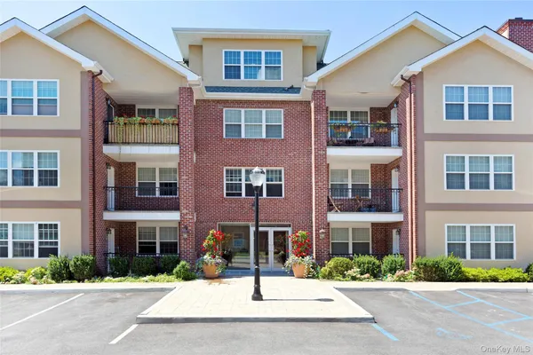 $2,600 | 200 Carney Street, Unit 106, Glen Cove, NY 11542