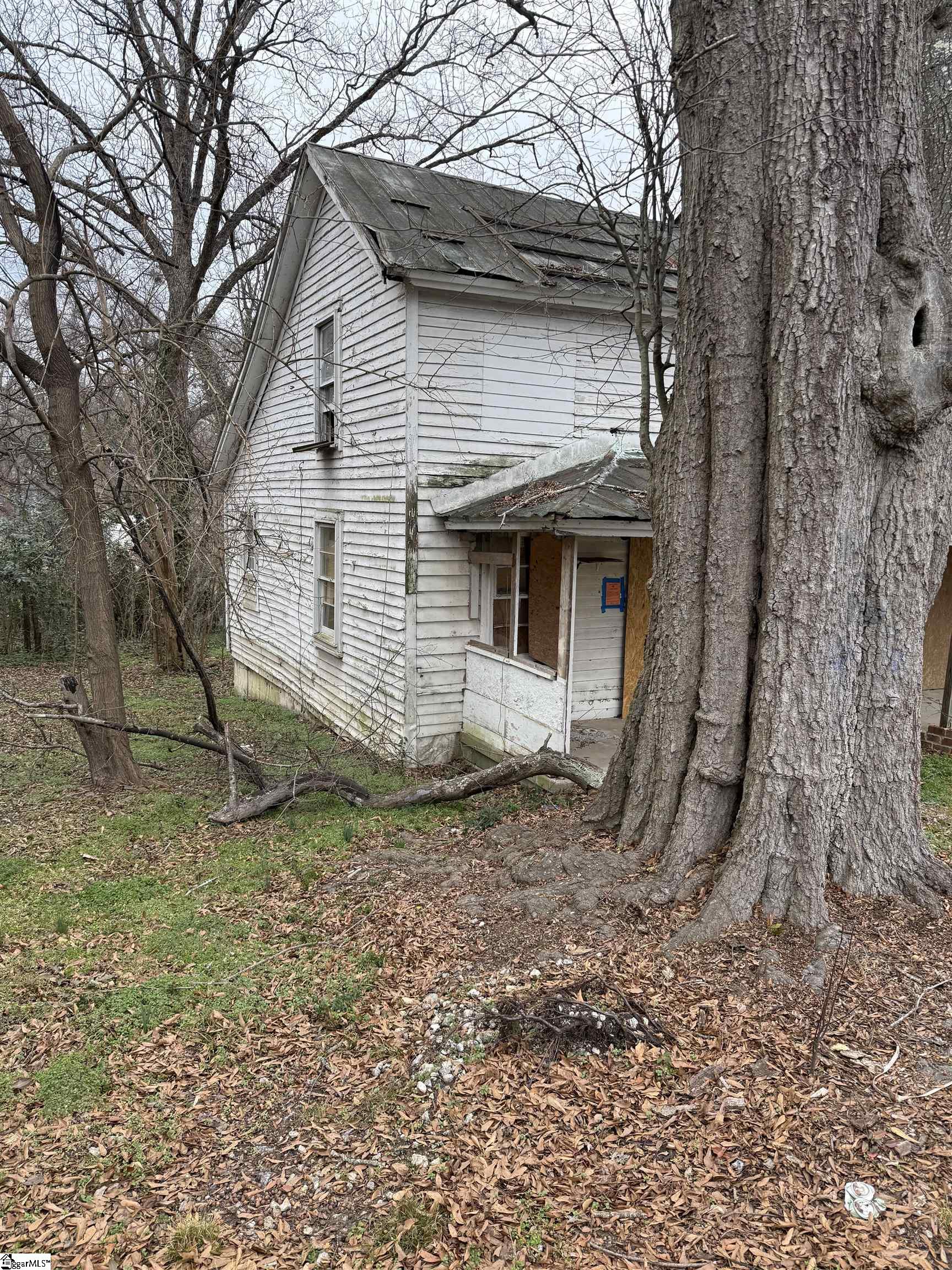 121 Saluda Street Cowpens, SC 29330 - Photo 2 of 4