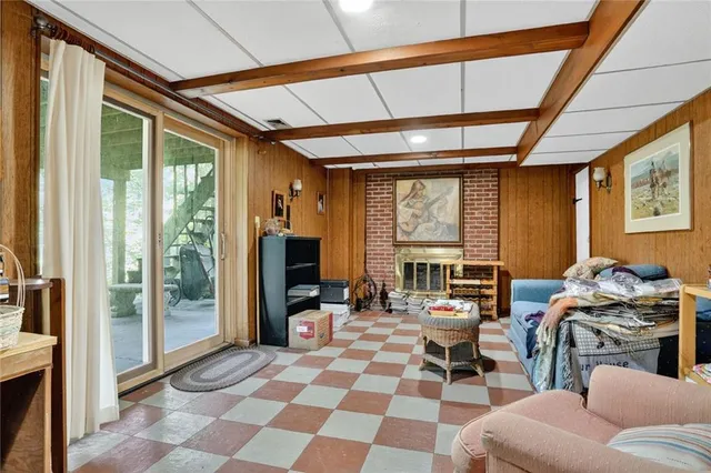 $250,000 | 6159 Northeast Circle View Drive, Kansas City, MO 64118