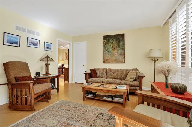 $250,000 | 6159 Northeast Circle View Drive, Kansas City, MO 64118