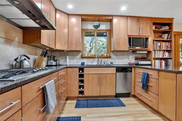 $250,000 | 6159 Northeast Circle View Drive, Kansas City, MO 64118