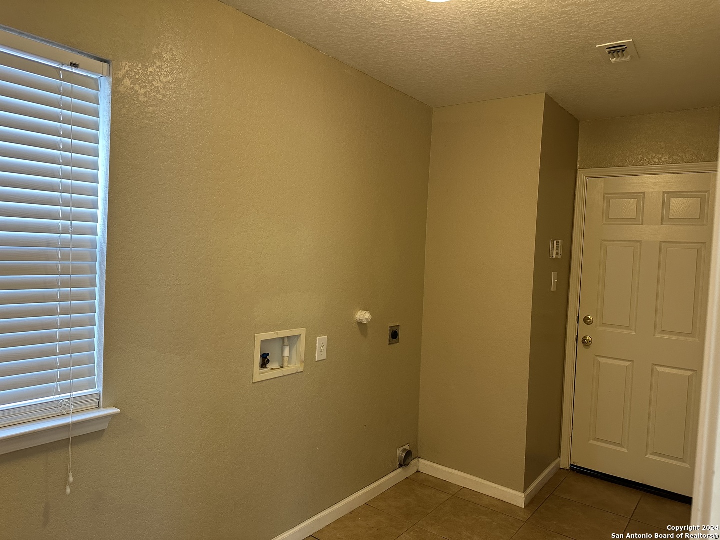 225 Woodstone Loop Cibolo, TX 78108 - Photo 14 of 33