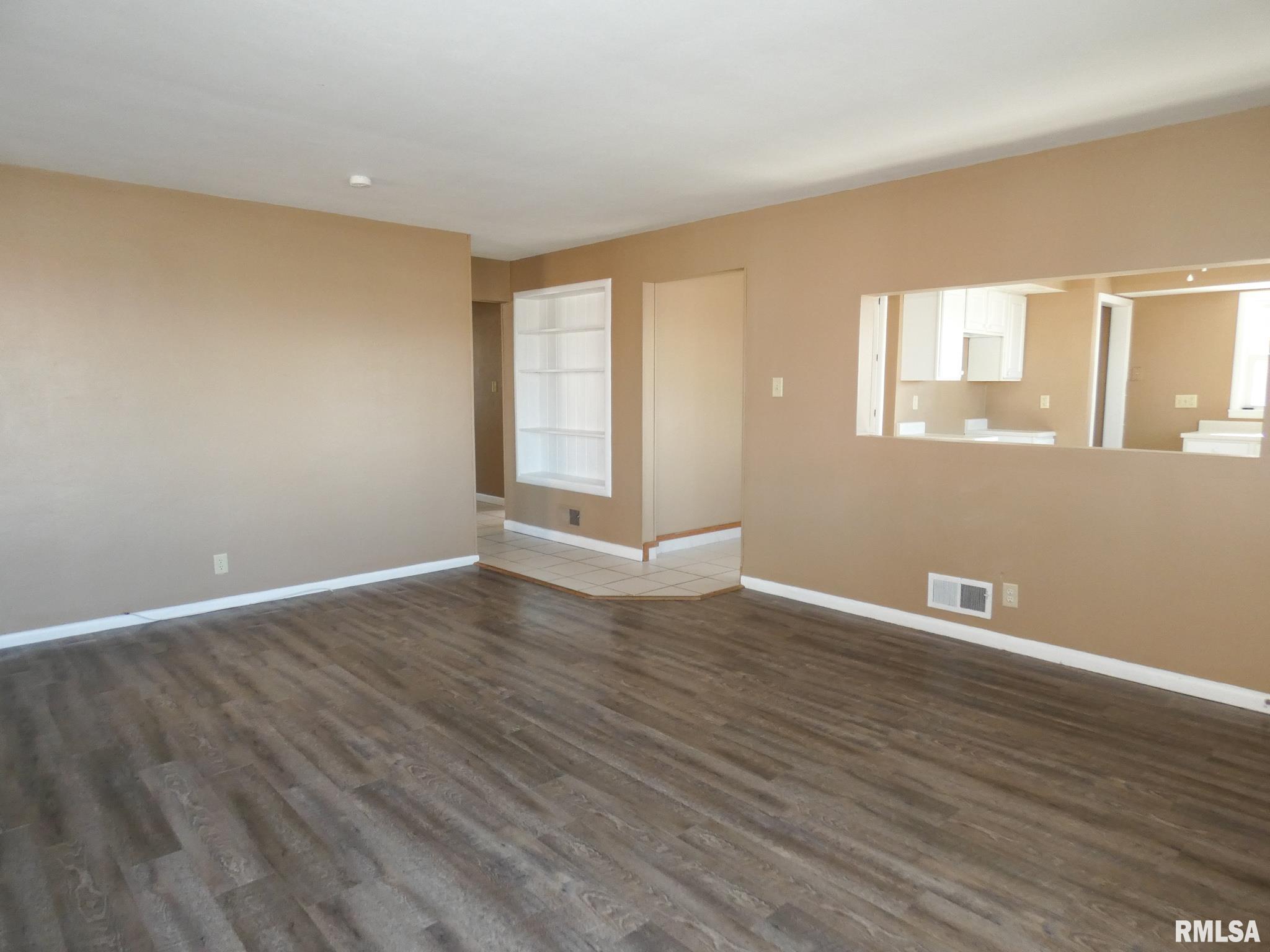 2114 South Airport Road Peoria, IL 61607 - Photo 4 of 22 Gallery Image 4