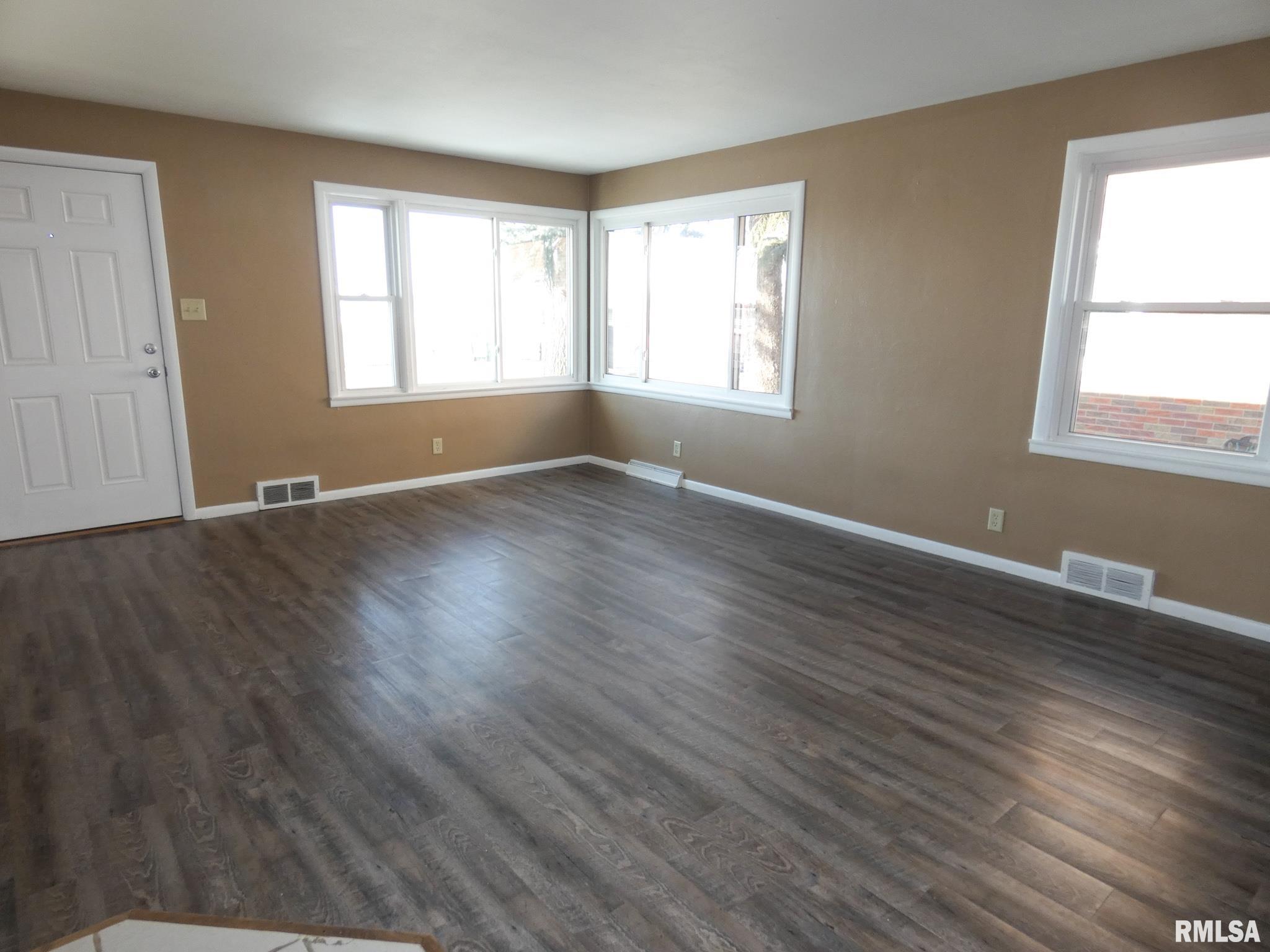 2114 South Airport Road Peoria, IL 61607 - Photo 6 of 22 Gallery Image 6