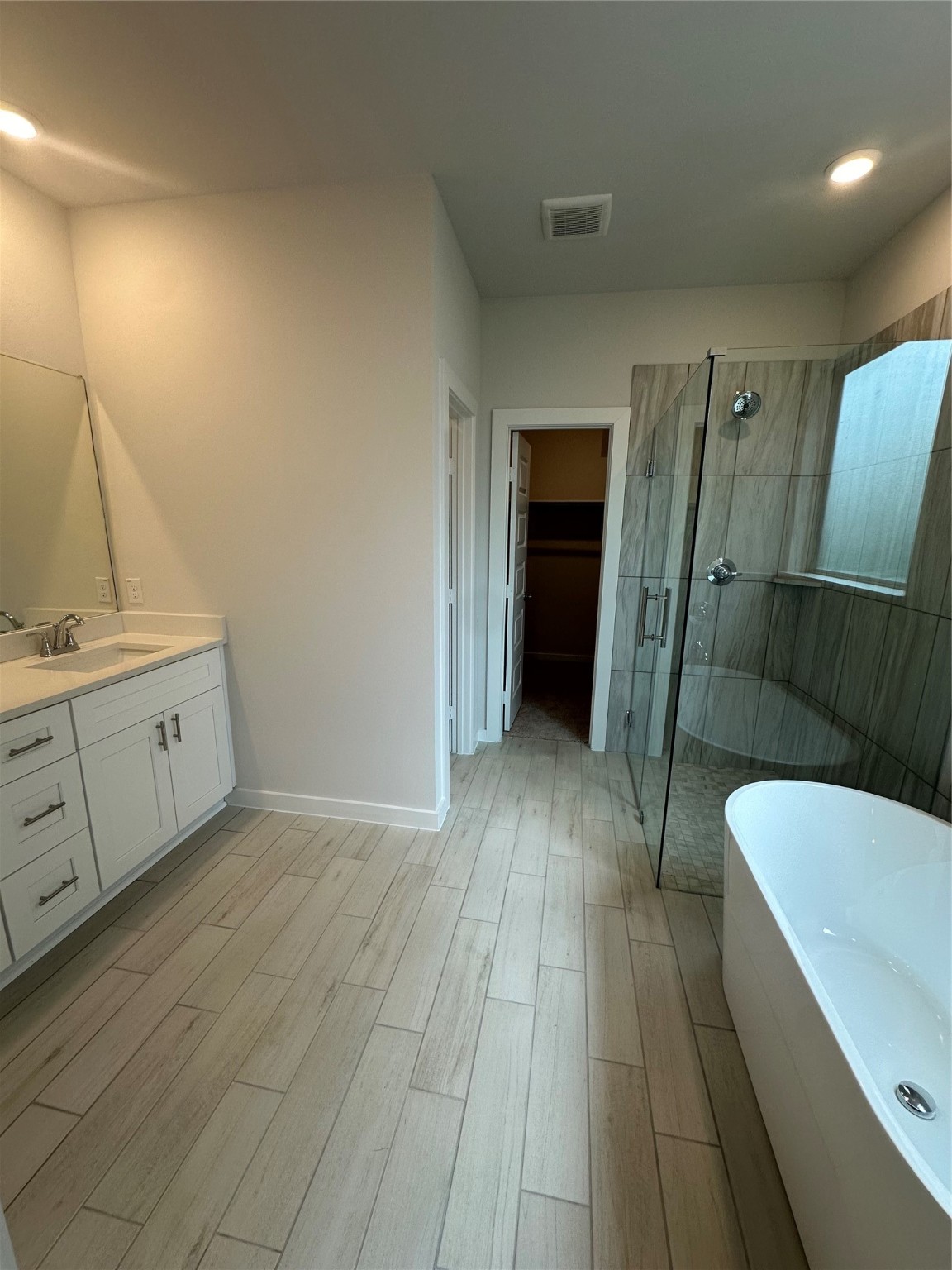 6414 Bolinas Court Rosharon, TX 77583 - Photo 8 of 18 a bathroom with a sink a toilet a mirror and bathtub
