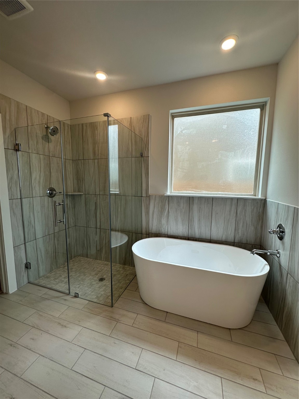 6414 Bolinas Court Rosharon, TX 77583 - Photo 9 of 18 a bathroom with a bathtub and shower
