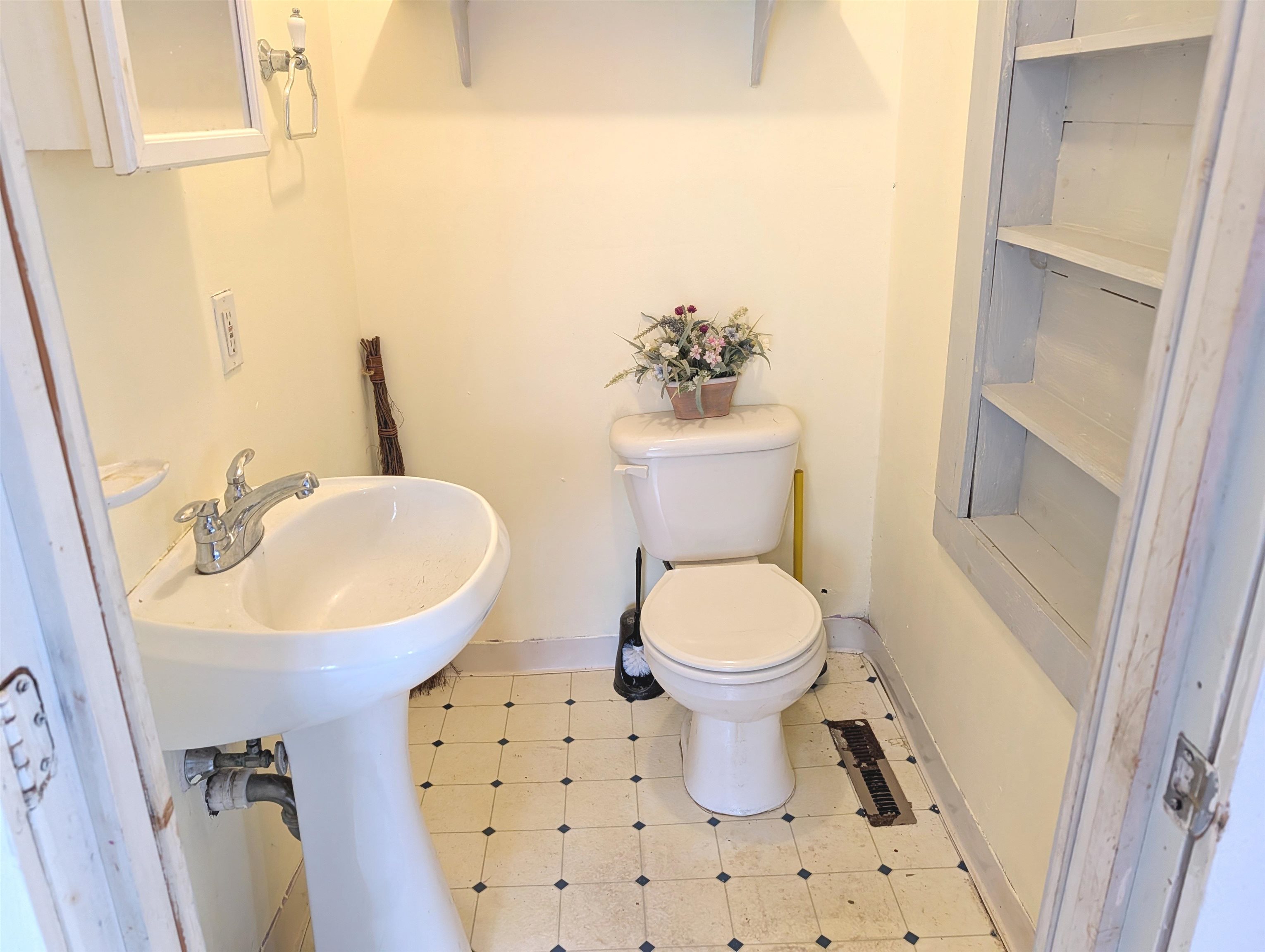 352 South Sugar Hill Road Weare, NH 03281 - Photo 16 of 42