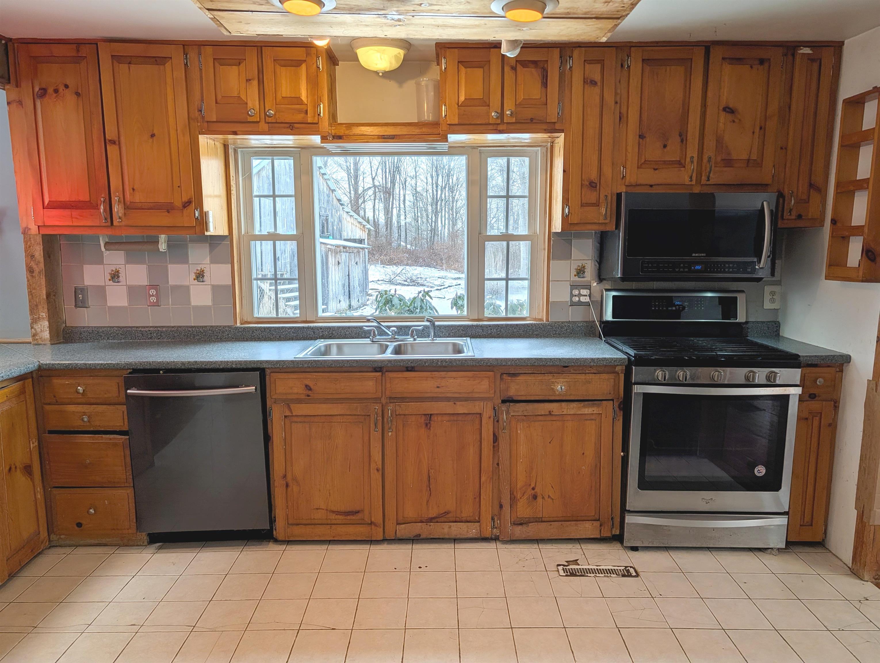 352 South Sugar Hill Road Weare, NH 03281 - Photo 9 of 42