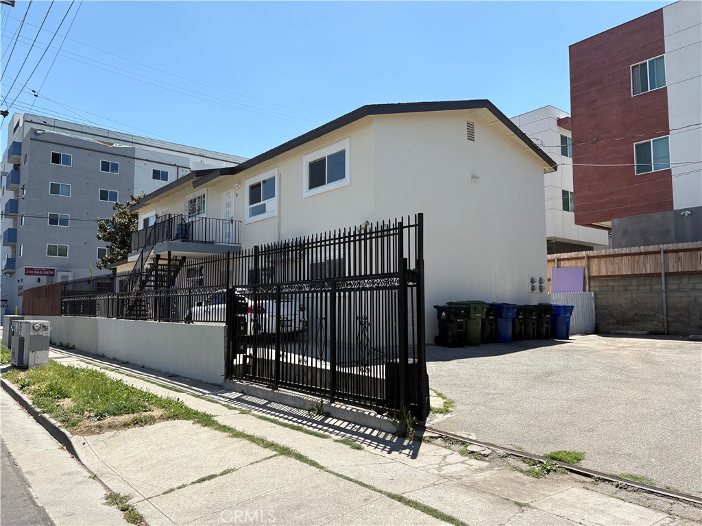 1103 South Hobart Boulevard, Unit 2 Los Angeles, CA 90006 - Photo 1 of 11