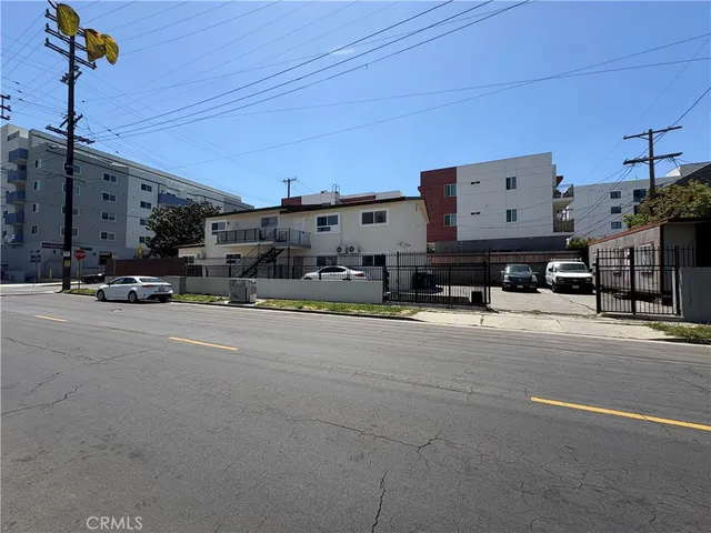 $2,300 | 1103 South Hobart Boulevard, Unit 2, Los Angeles, CA 90006