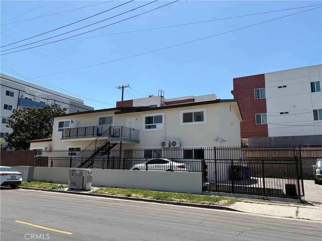 1103 South Hobart Boulevard, Unit 2 Los Angeles, CA 90006 - Photo 2 of 11