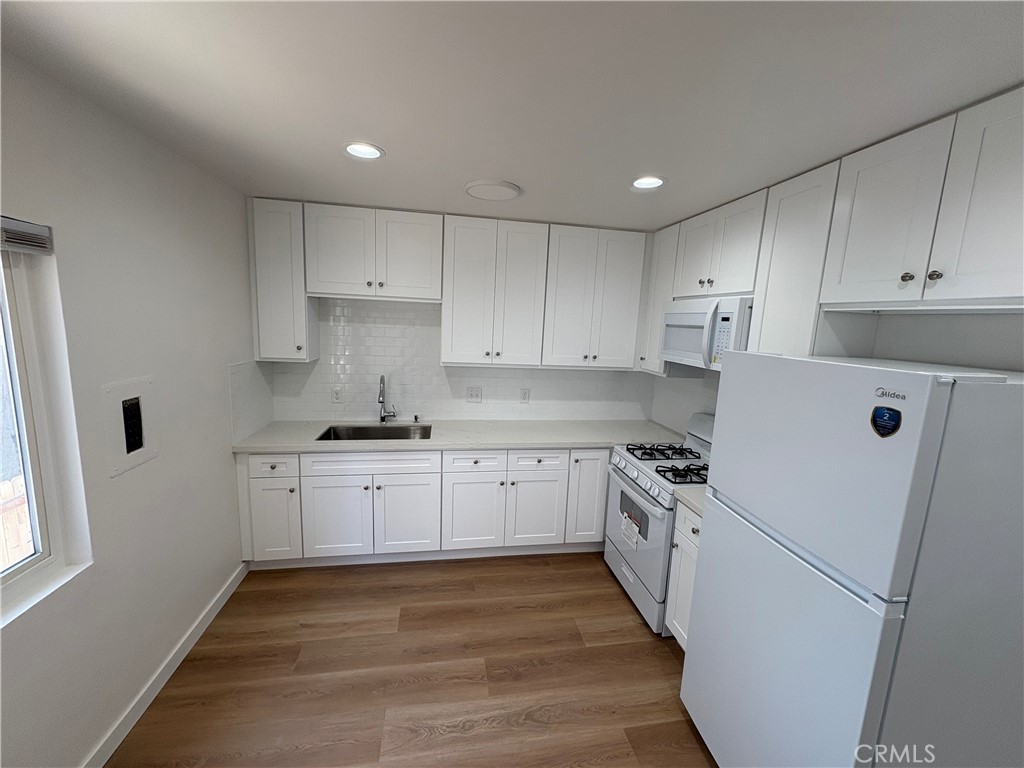 1103 South Hobart Boulevard, Unit 2 Los Angeles, CA 90006 - Photo 6 of 11