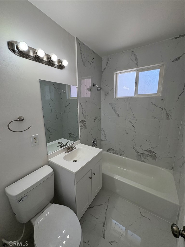 1103 South Hobart Boulevard, Unit 2 Los Angeles, CA 90006 - Photo 9 of 11