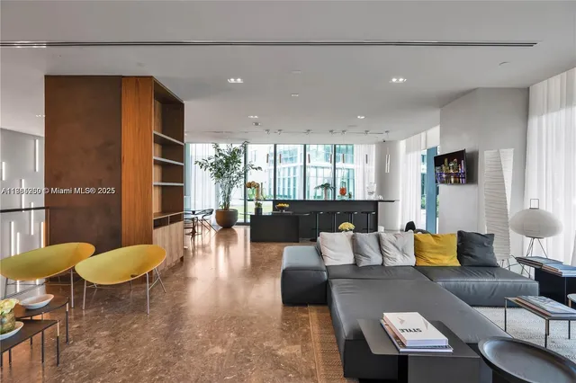 $21,500 | 650 Northeast 32nd Street, Unit BH6, Miami, FL 33137