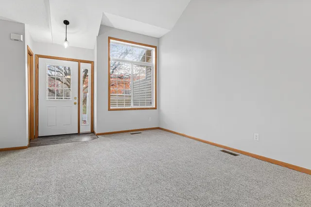 $269,900 | 2123 Agate Curve, Shakopee, MN 55379