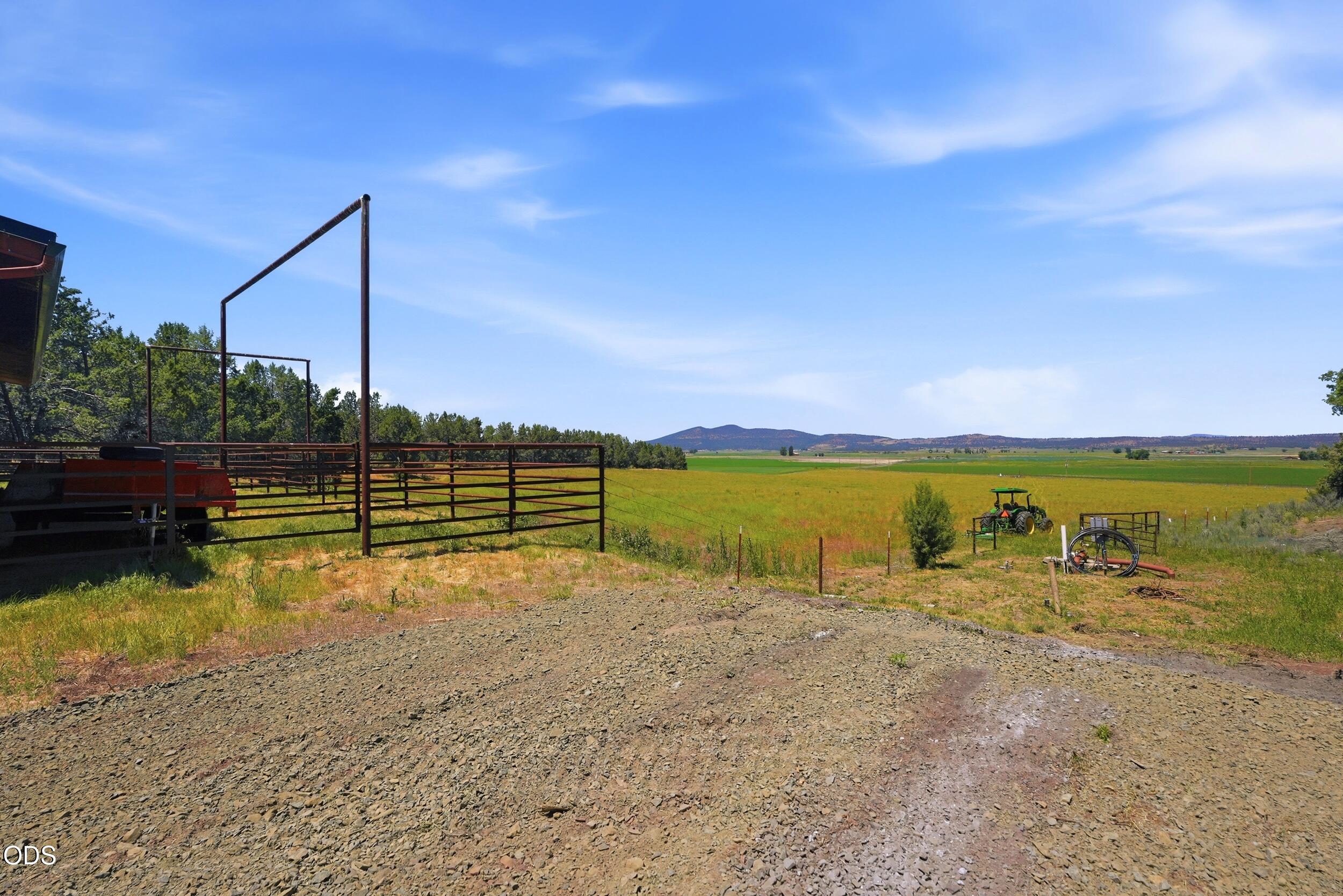 24624 Schaupp Road Klamath Falls, OR 97603 - Photo 39 of 49