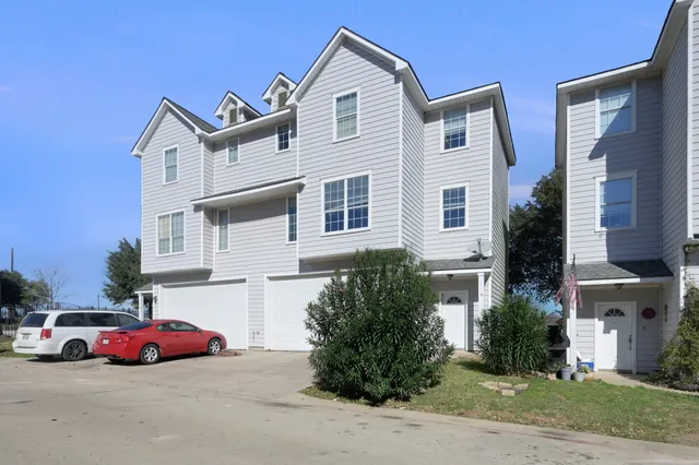 $1,375 | 135 Binnacle Court, Unit B, Willis, TX 77318