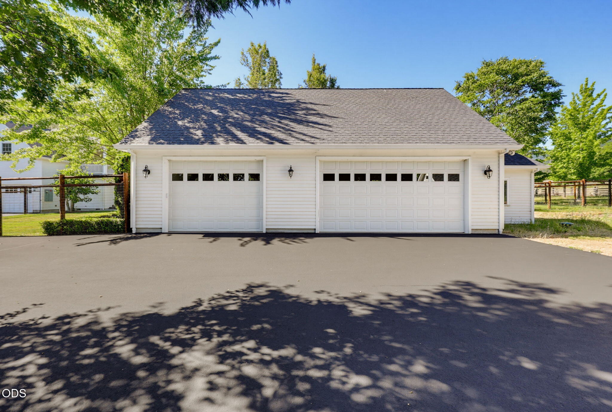 4244 Griffin Creek Road Medford, OR 97501 - Photo 6 of 79