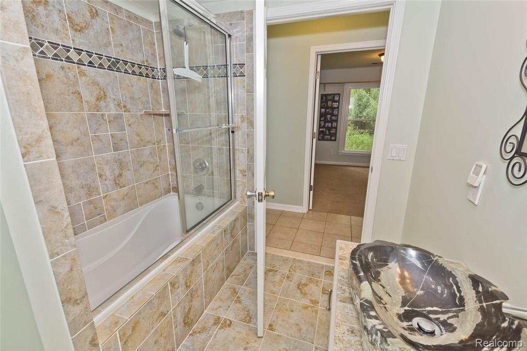 6145 Idlewyle Road Bloomfield Hills, MI 48301 - Photo 22 of 31 Guest Bathroom looking onto hallway.