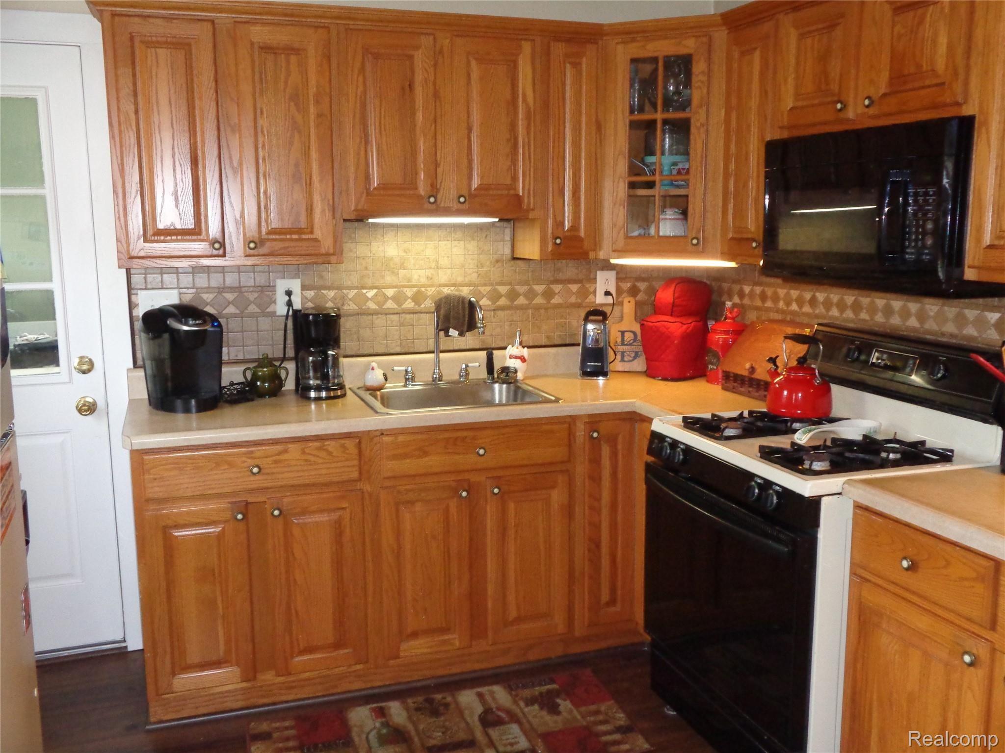 14940 Monroe Road Flat Rock, MI 48134 - Photo 16 of 35 DSC01082.JPG