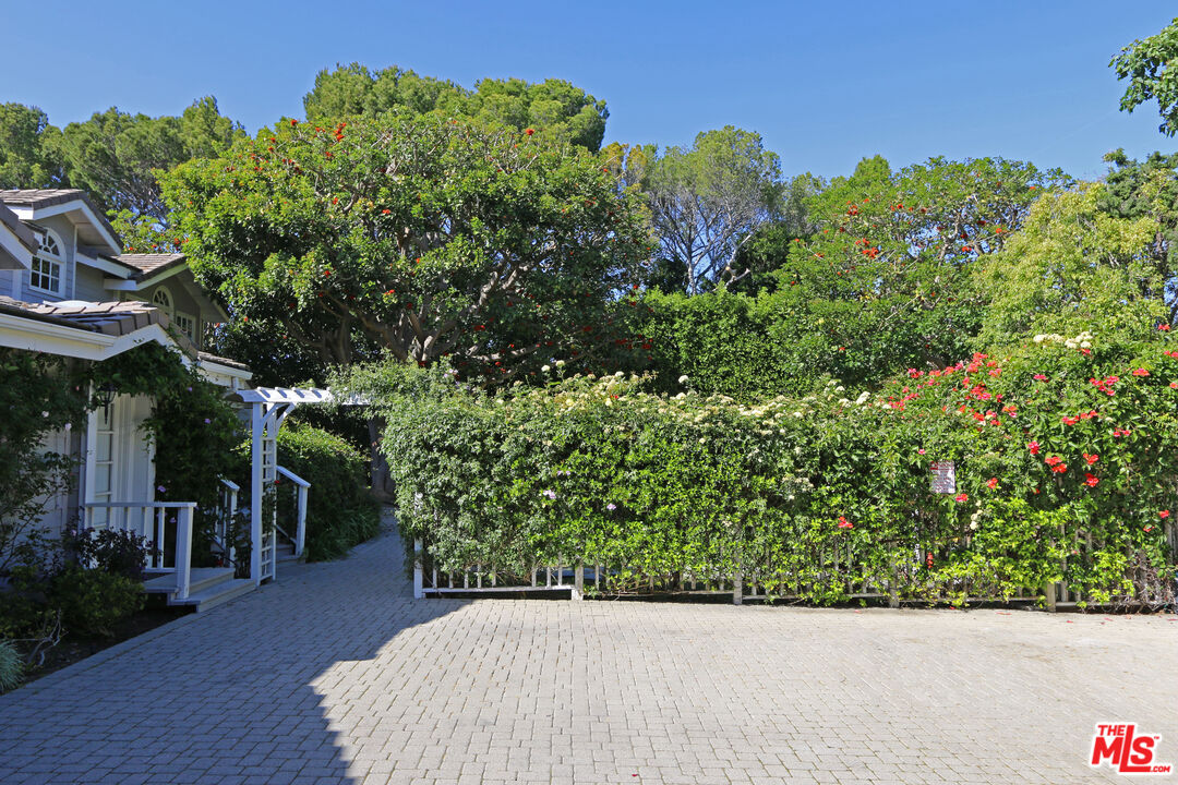 6557 Wandermere Road, Unit GH Malibu, CA 90265 - Photo 17 of 17 a view of a garden