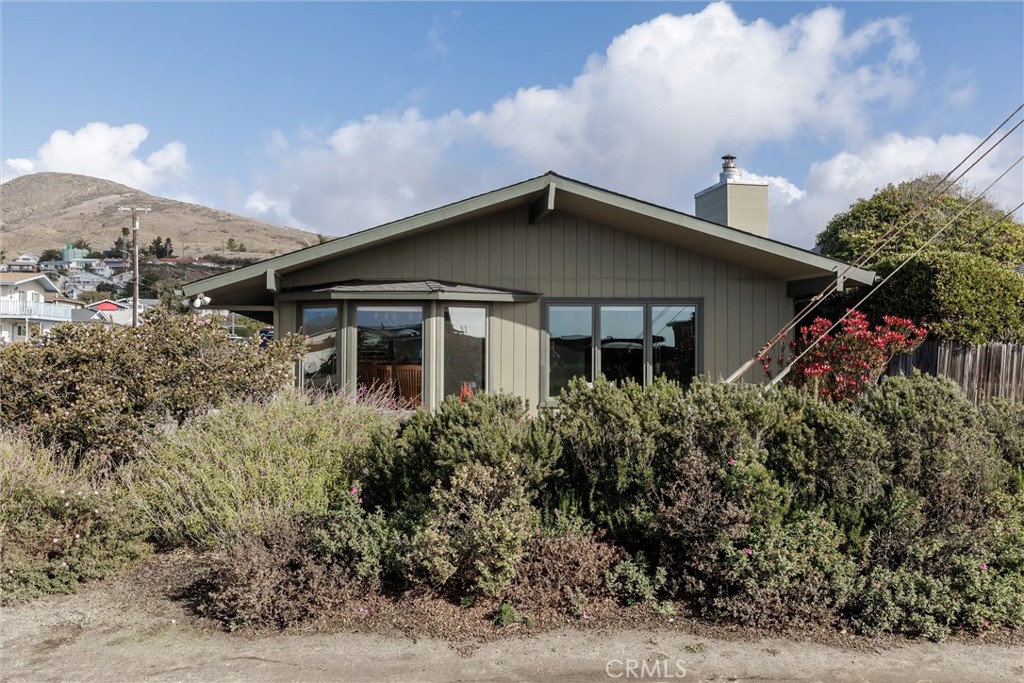 10 11th Street Cayucos, CA 93430 - Photo 24 of 33 front view of a house with a yard