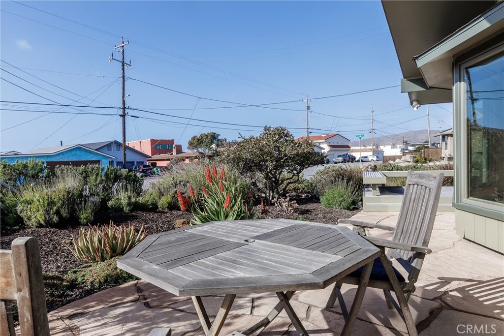 10 11th Street Cayucos, CA 93430 - Photo 25 of 33 a view of a tables and chairs in patio