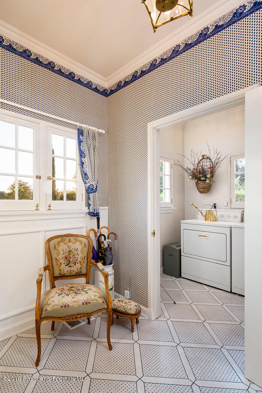 104 Club Road Pasadena, CA 91105 - Photo 25 of 43 a living room with furniture and a window