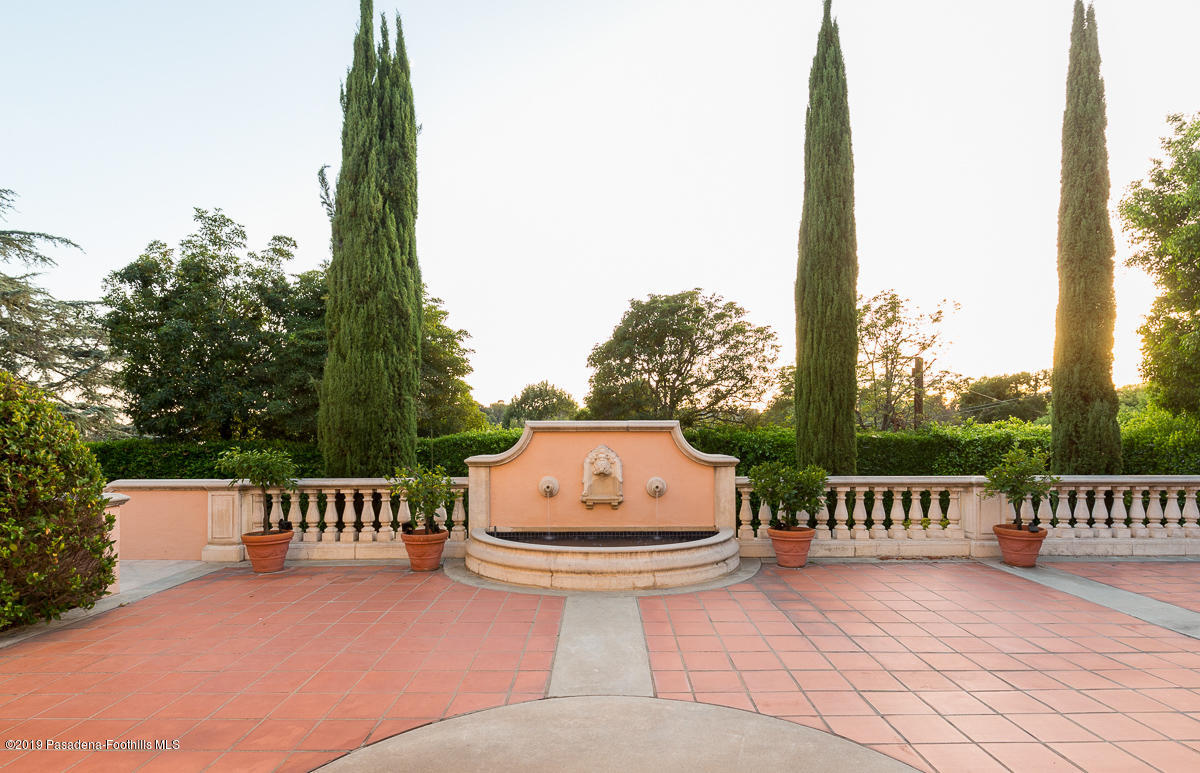 104 Club Road Pasadena, CA 91105 - Photo 36 of 43 a view of a back yard with a wooden fence