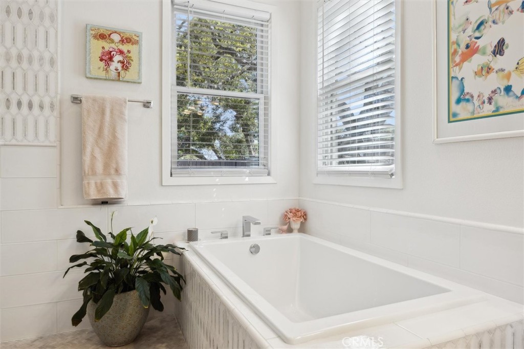 8100 Coromar Avenue Atascadero, CA 93422 - Photo 21 of 69 Soaking tub