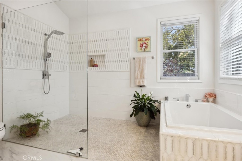 8100 Coromar Avenue Atascadero, CA 93422 - Photo 22 of 69 Walk in shower