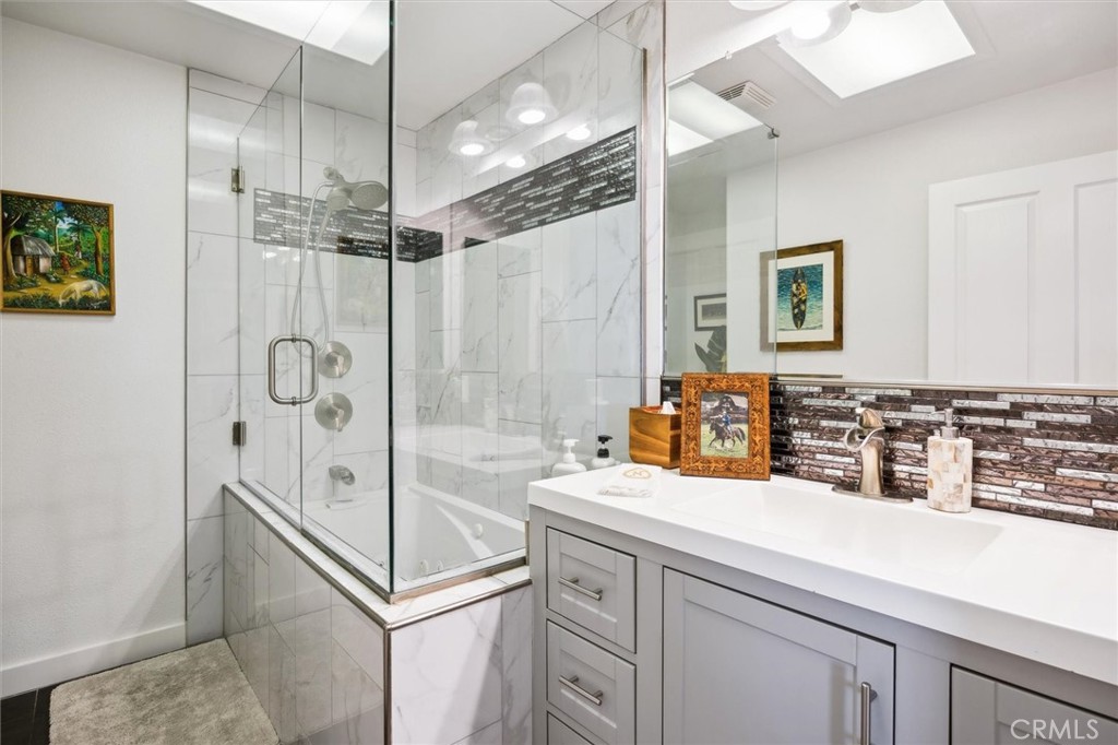 8100 Coromar Avenue Atascadero, CA 93422 - Photo 29 of 69 Hall Bathroom