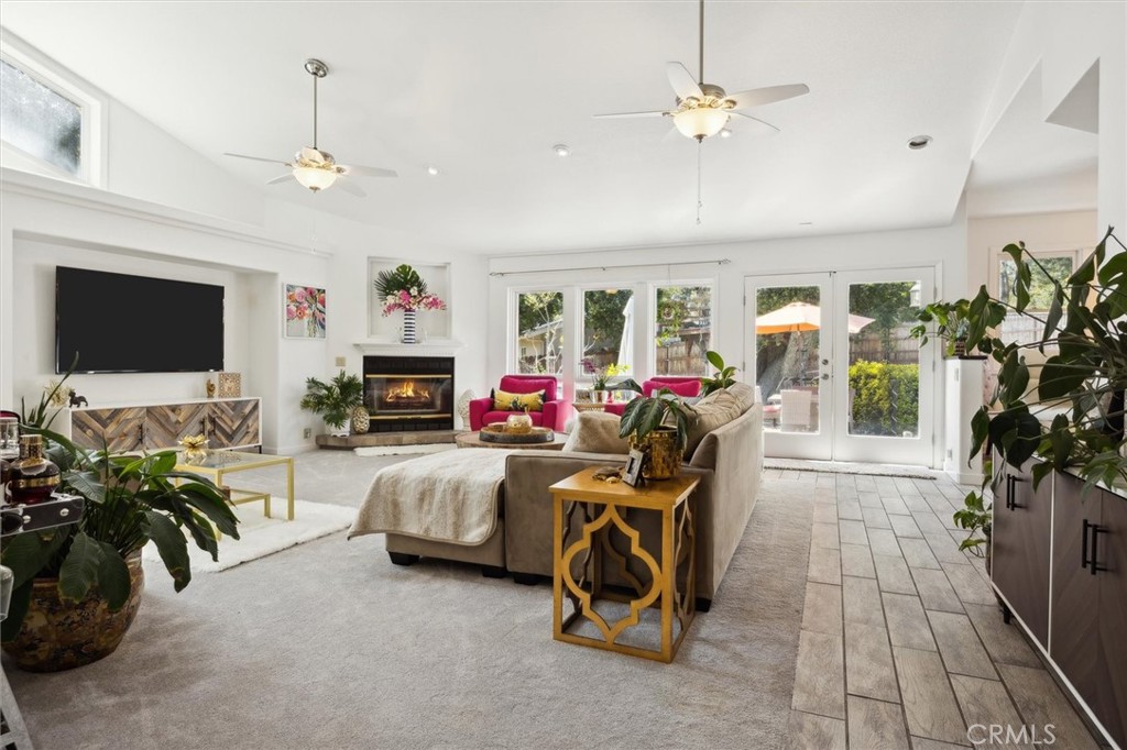 8100 Coromar Avenue Atascadero, CA 93422 - Photo 4 of 69 Open and bright living room.