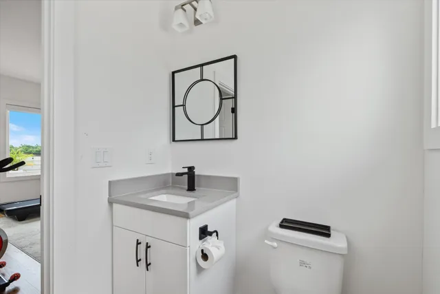 a view of a house with yard