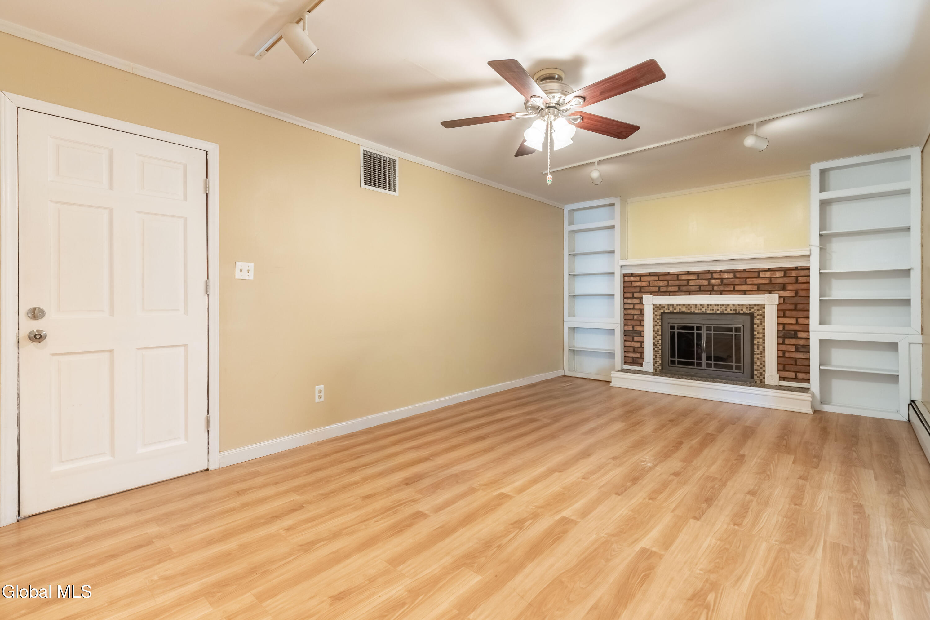 4110 Consaul Road Niskayuna, NY 12304 - Photo 4 of 52 RDP 25-1122 4110 Consaul Rd - Soffan (4)