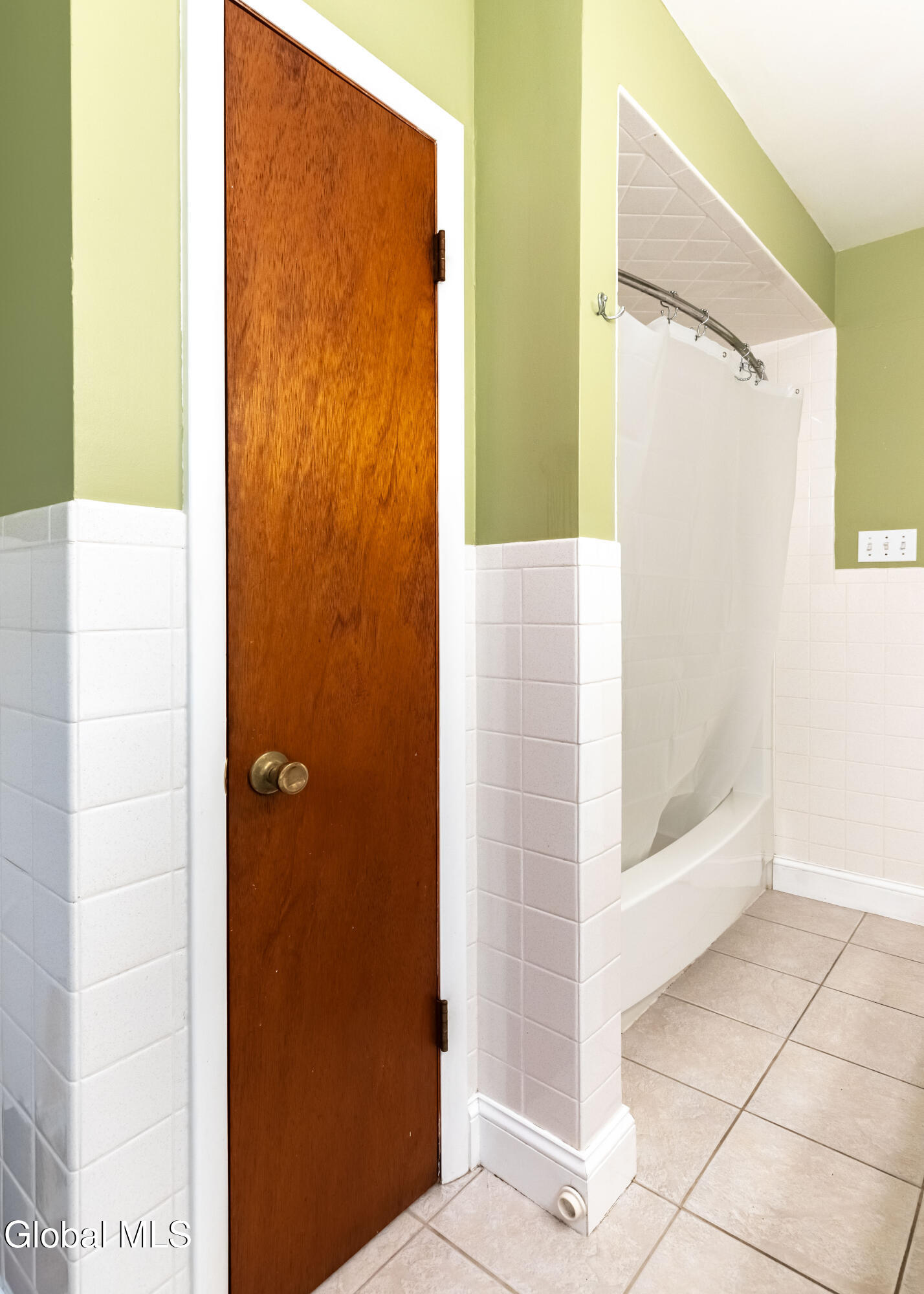 4110 Consaul Road Niskayuna, NY 12304 - Photo 43 of 52 RDP 25-1122 4110 Consaul Rd - Soffan (41